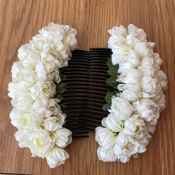 ❤️ Two Pikake Flower Hair Combs Adornment New - Picture 2 of 8